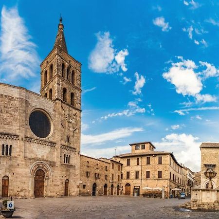 Alloggio Flaminia con parcheggio di proprietà! Bevagna Esterno foto