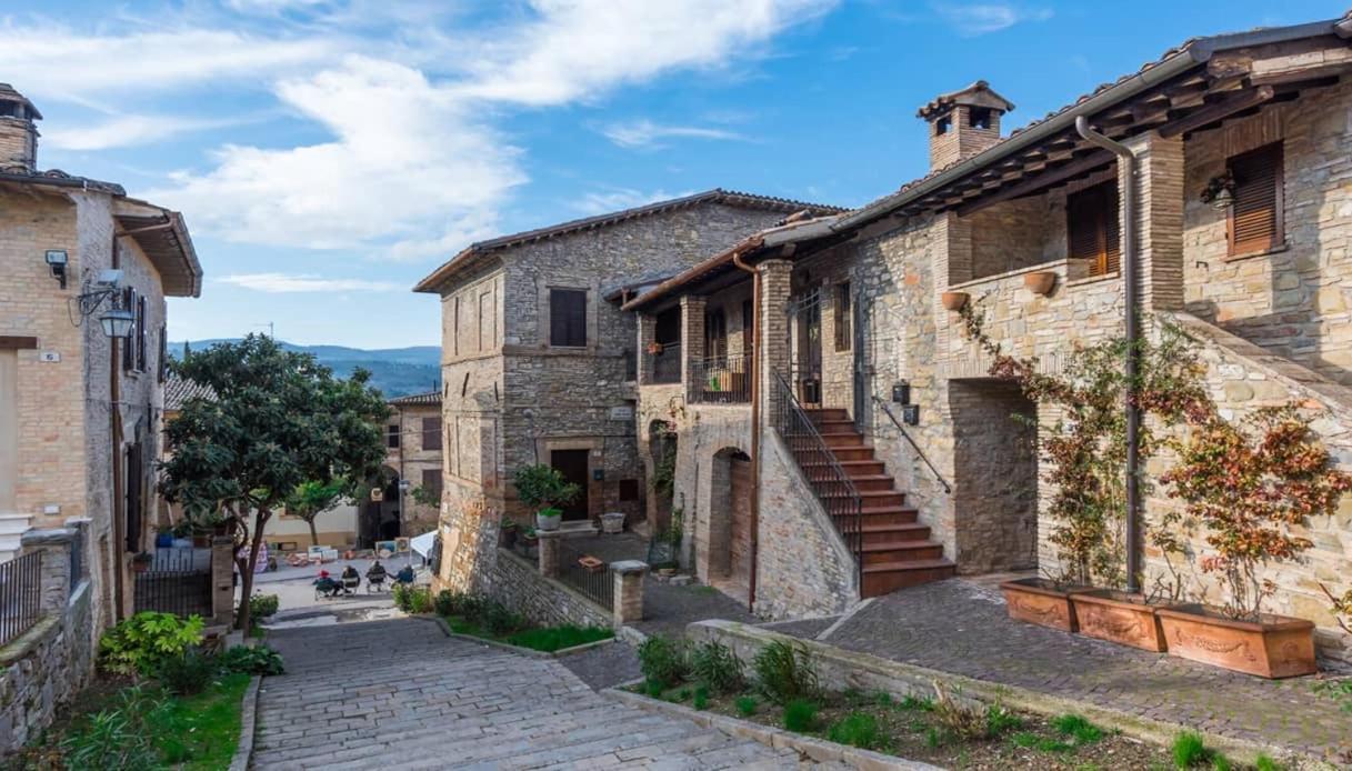 Alloggio Flaminia con parcheggio di proprietà! Bevagna Esterno foto